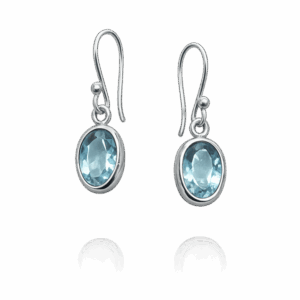 Ασημένια σκουλαρίκια με πέτρα blue topaz.